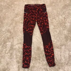 🔥NWOT Red Athleta Legging/Tight